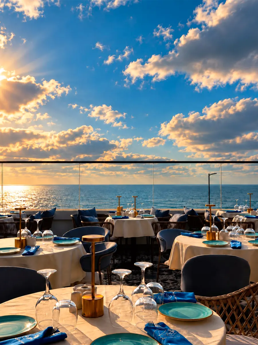 Rosi Rooftop Casablanca, terrasse au coucher du soleil face à l'océan